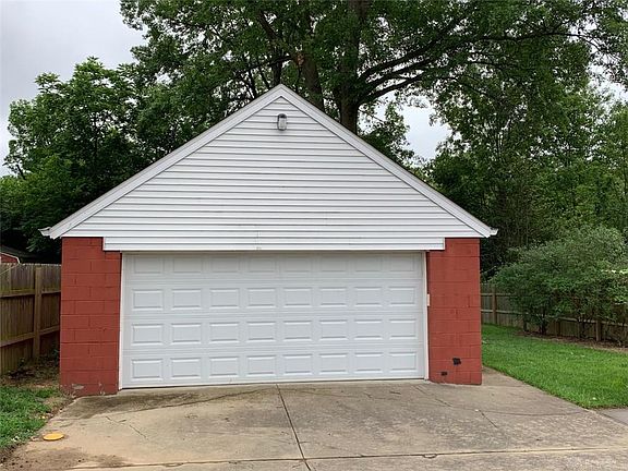 3rd image of 2363 Clover Crest Dr