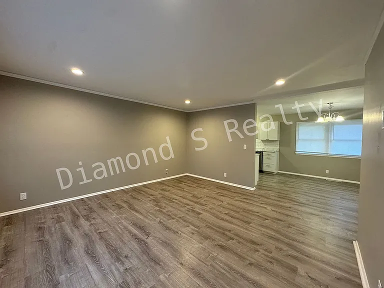 2202 S Prospect Ct — Photo 4