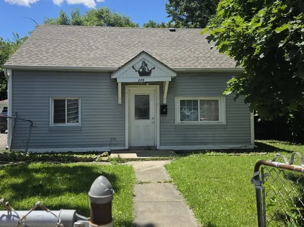 226 N Farnsworth Ave, Aurora, IL 60505
