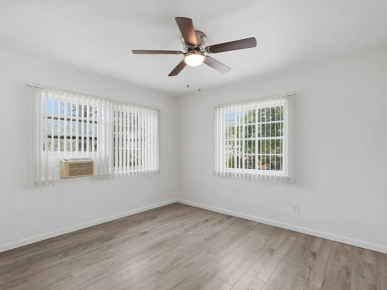 12249 Vanowen St #D — Photo 13