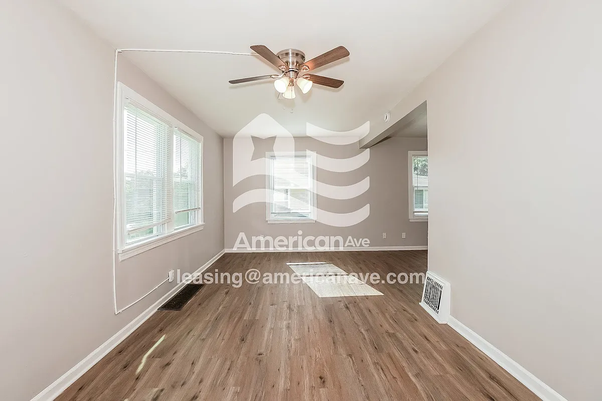 585218_002_wm_-_living_room_13048169.jpg - 1141 Bethany Ave