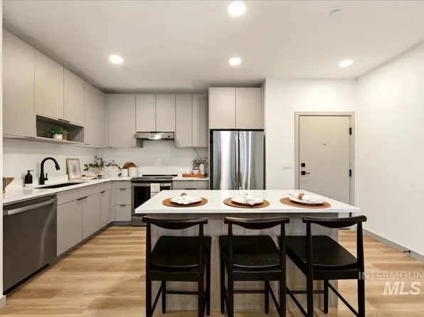 2320 S Broadway Ave #B302, Boise, ID 83706