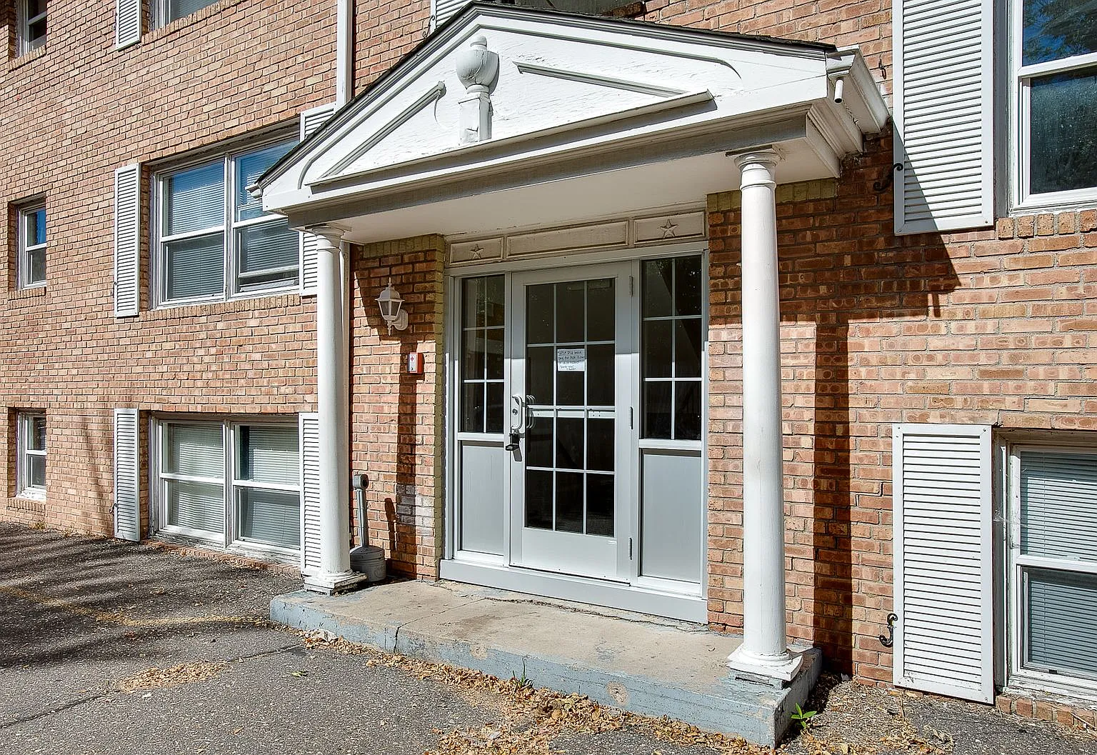 Trailway Apartments — Photo 1
