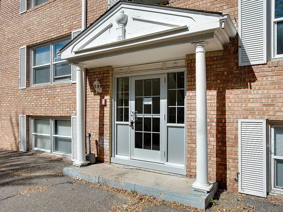 Trailway Apartments