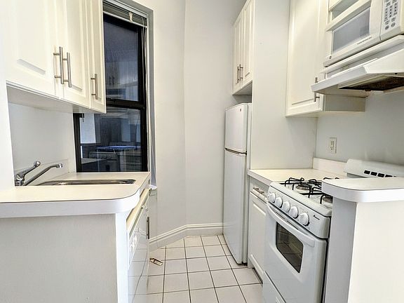 3rd image of 323 E 83rd St APT 4D