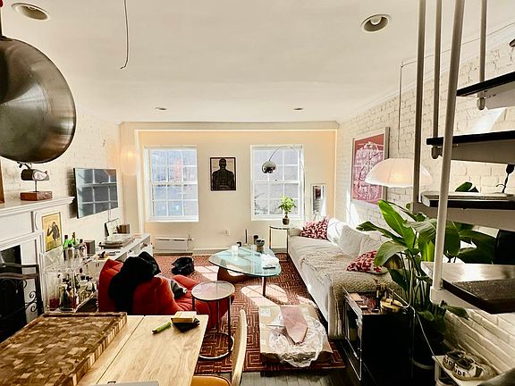 3rd image of 400 W 22nd St APT 4R