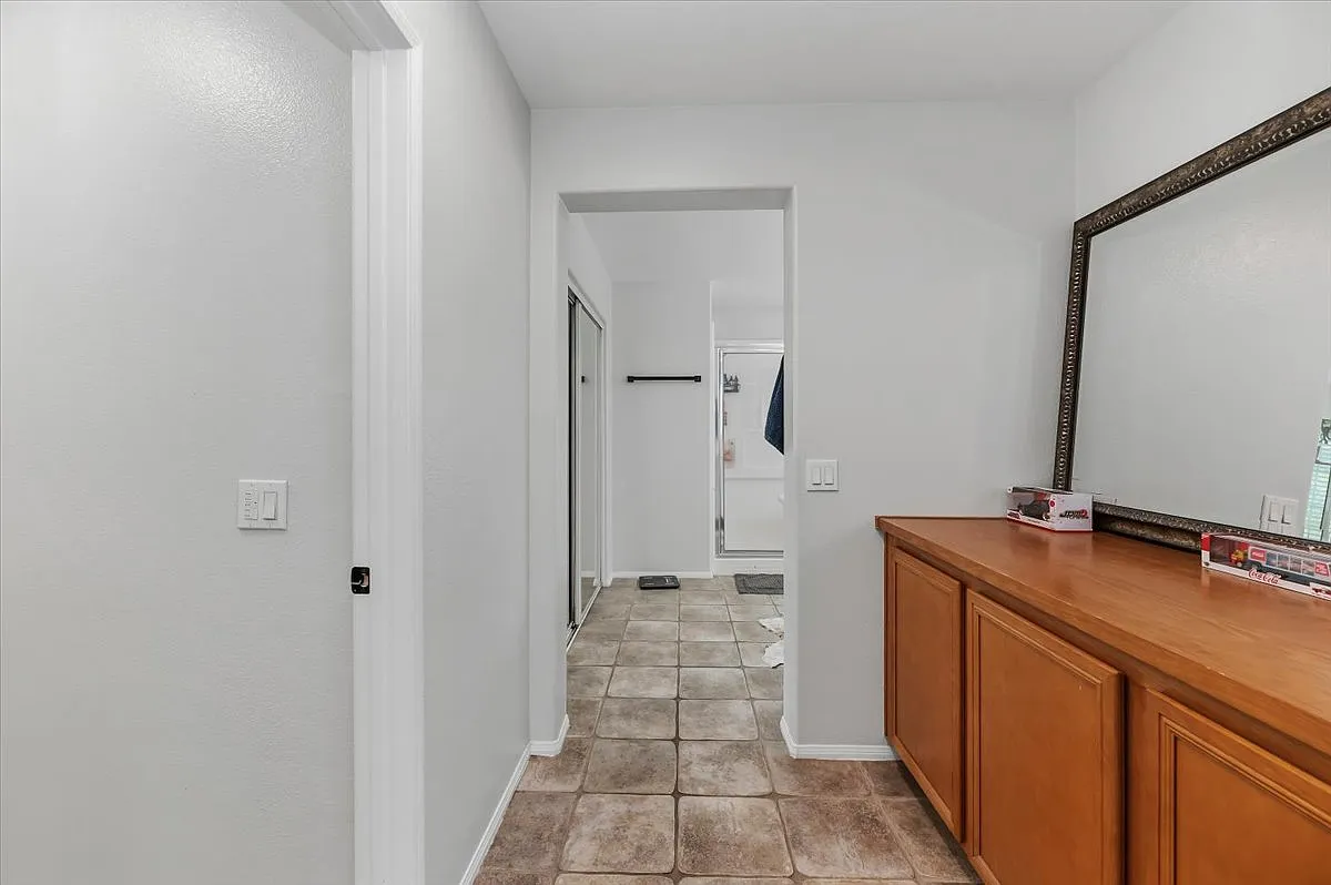 4 bed, 2478 sqft, $4,100 — Photo 2