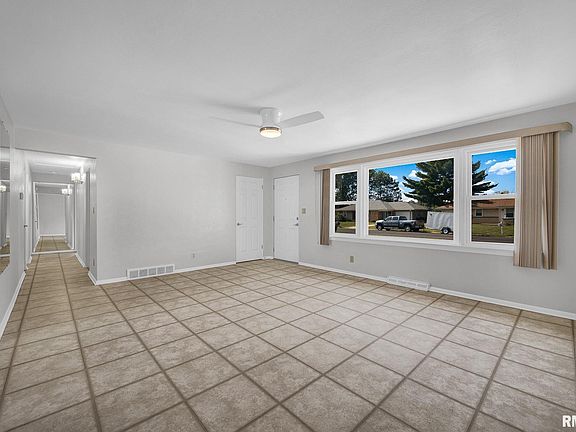5th image of 3422 N Rockwood Rd