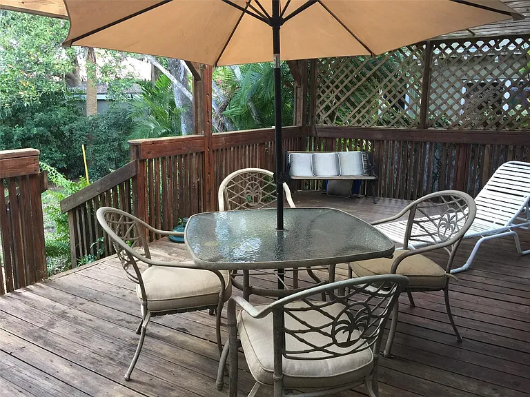 1307 SW 18th Ct — Photo 6