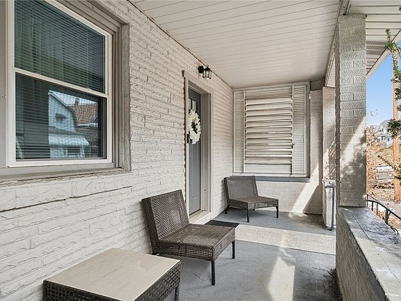 3rd image of 1523 Victoria Ave