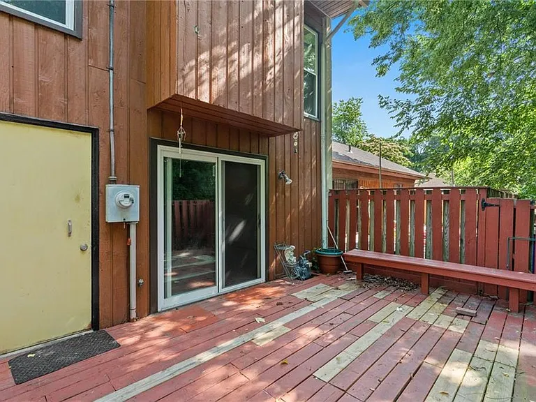 1365 E Tanners Creek Dr — Photo 17