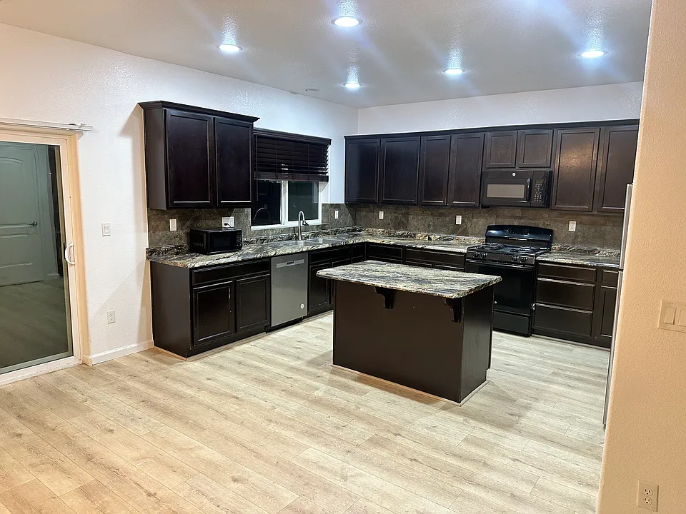 164 Walnut Dr