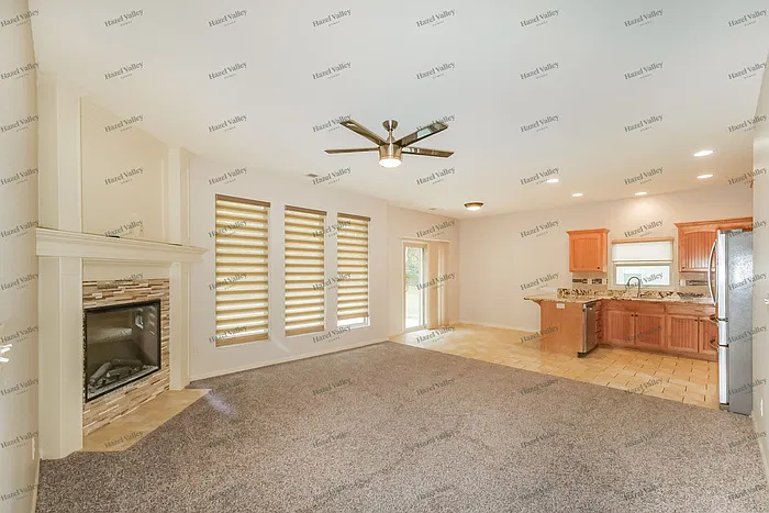 3 bed, 2.0 bath, 1600 sqft, $1,985 — Photo 3