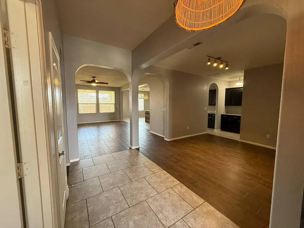 4 bed, 2.0 bath, 2255 sqft, $3,200 — Photo 3