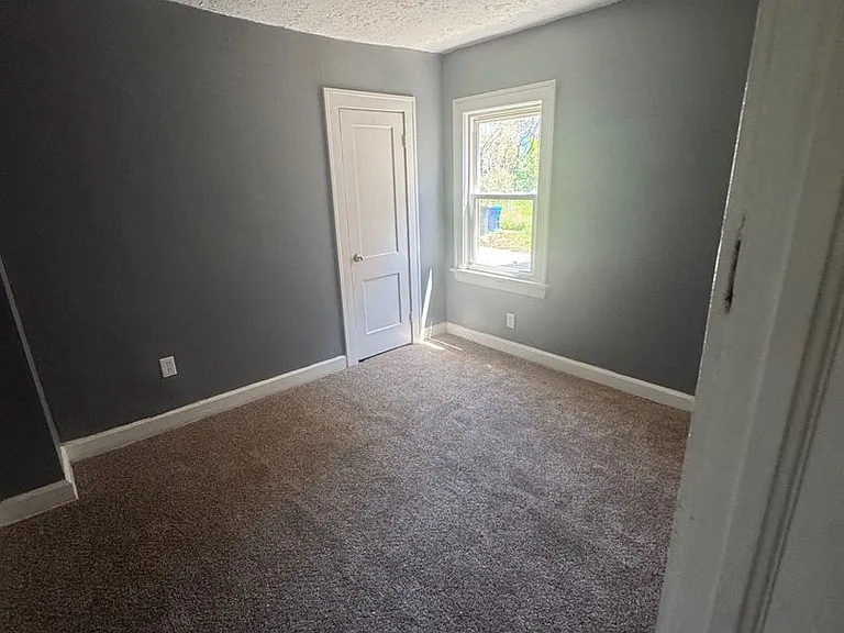 11115 Notre Dame Ave — Photo 15