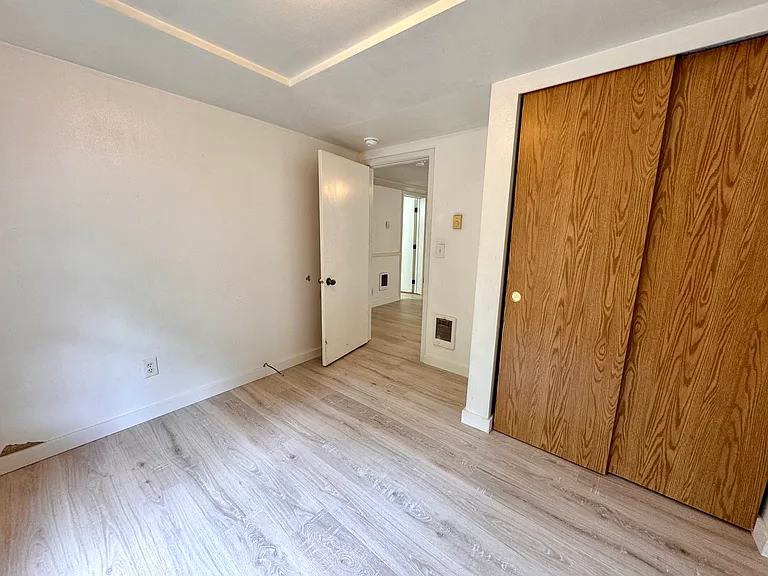 1409 W Railroad Ave #A — Photo 7