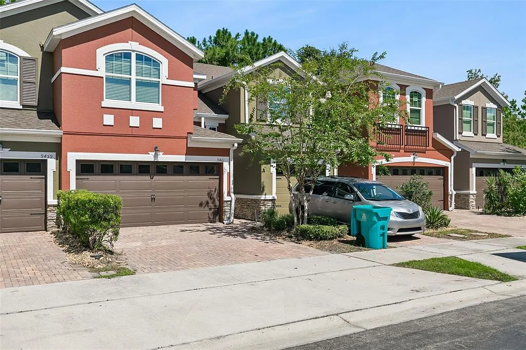 3 bed, 2.5 bath, 1603 sqft, $2,350 — Photo 2