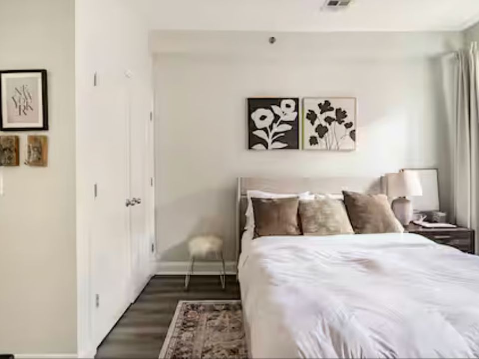 1st image of 516 9th St APT 2R