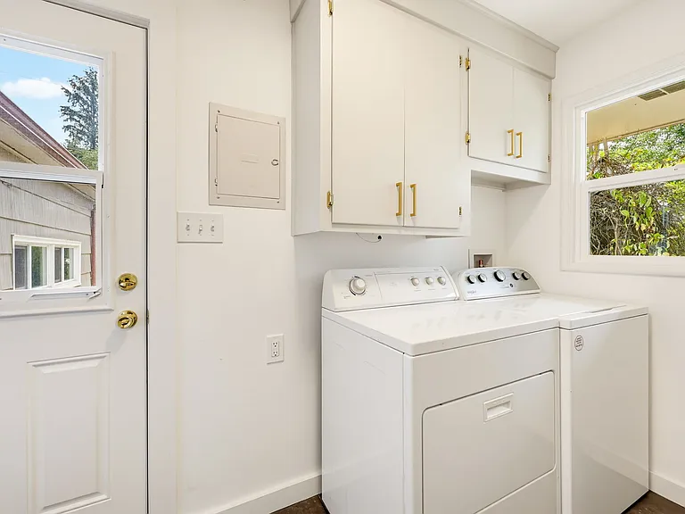2100 Woodlawn Dr — Photo 12