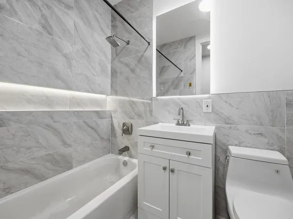 136 Cornelia Street image 4 of 17