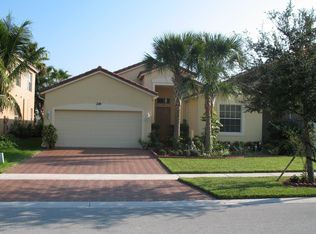 220 Seminole Lakes Dr, Royal Palm Beach, FL 33411