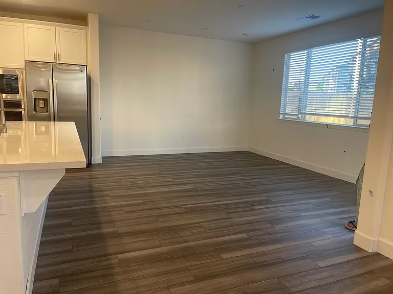 572 Knightsbridge Ct — Photo 9