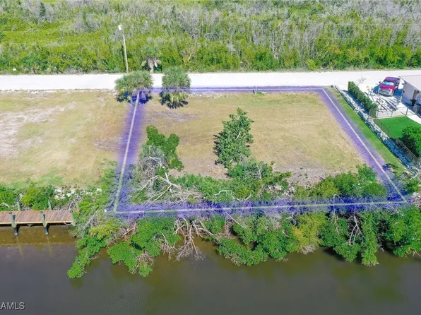 2823 Cussell Dr, Saint James City, FL 33956