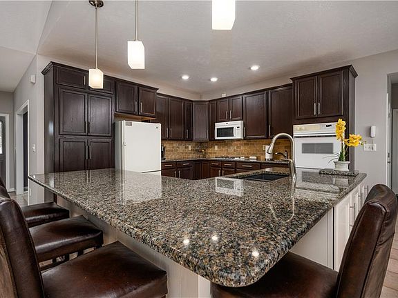 4th image of 5890 Deerview Ln
