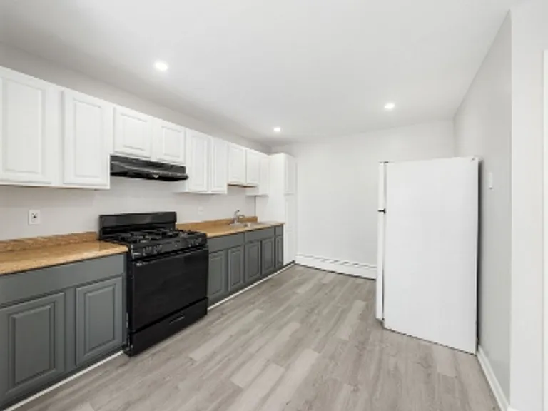 1213 Roselle St — Photo 4