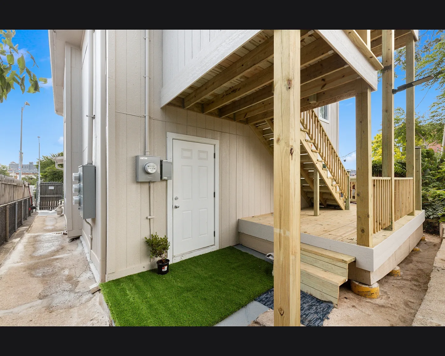 2 bed, 870 sqft, $1,600 — Photo 3
