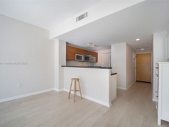 5th image of 244 Biscayne Blvd APT 1207