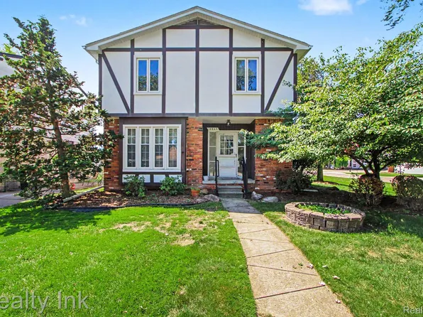 18945 Hilton Dr, Southfield, MI 48075