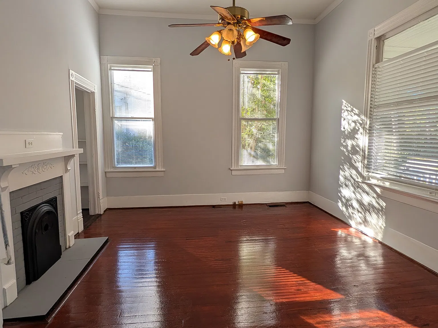 1710 Forest Ave — Photo 2