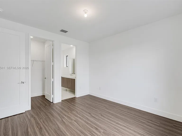 19749 NE 16th Pl — Photo 37