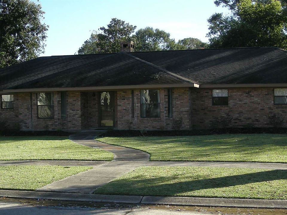 439 First St 044