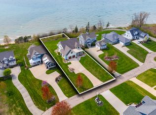 7370 Highfield Beach Dr, South Haven, MI 49090