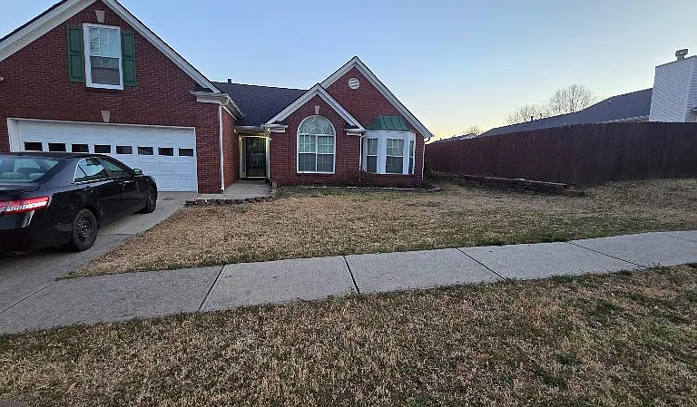 1451 Beckley Pte — Photo 1