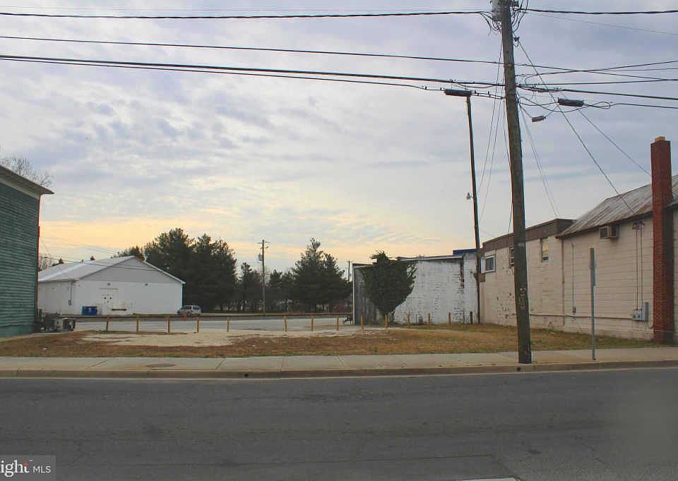 1st image of 418 E Church St