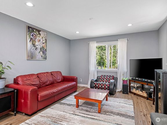 2nd image of 14019 98th Street Ct NW