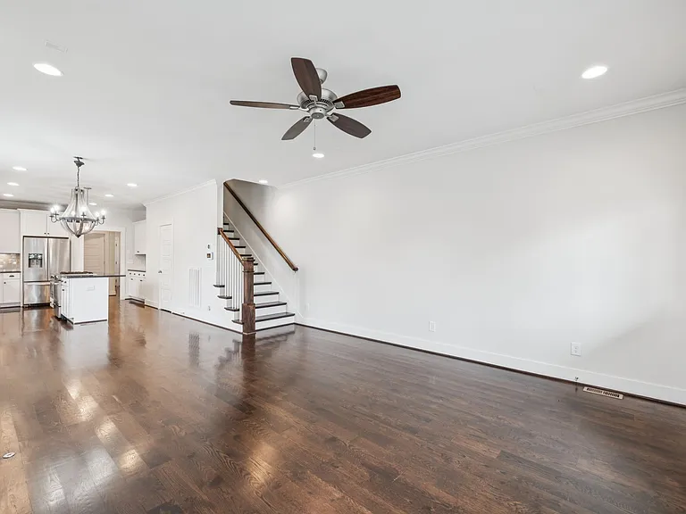 4704B Michigan Ave — Photo 10