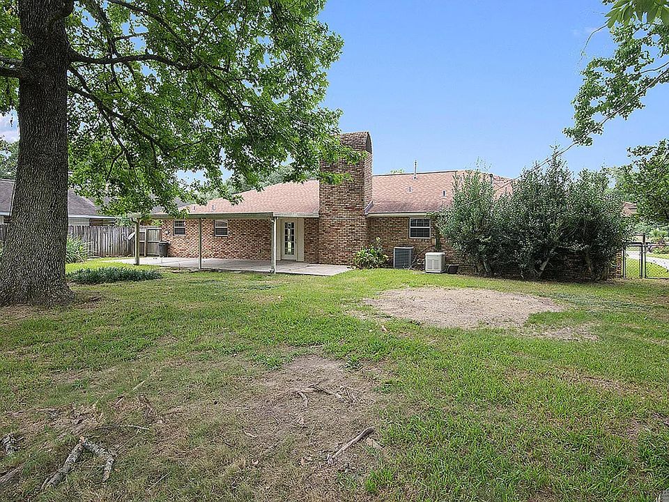 2nd image of 11524 Goodwood Blvd