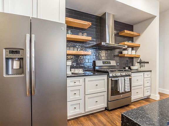 5th image of 421 N Phillips Ave APT 303