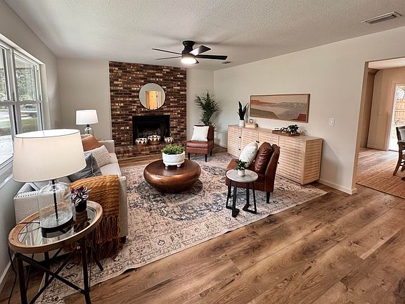 2nd image of 226 Jasmine Rd