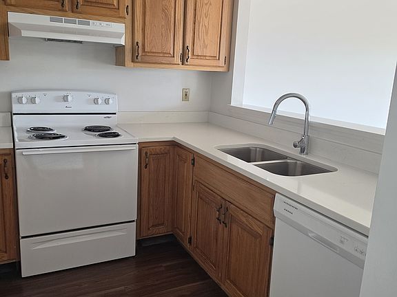 4th image of 450 Plum Creek Ct #1