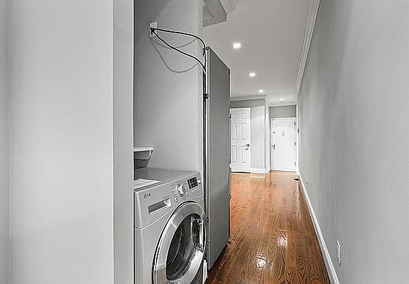 4th image of 818 10th Ave APT 4D