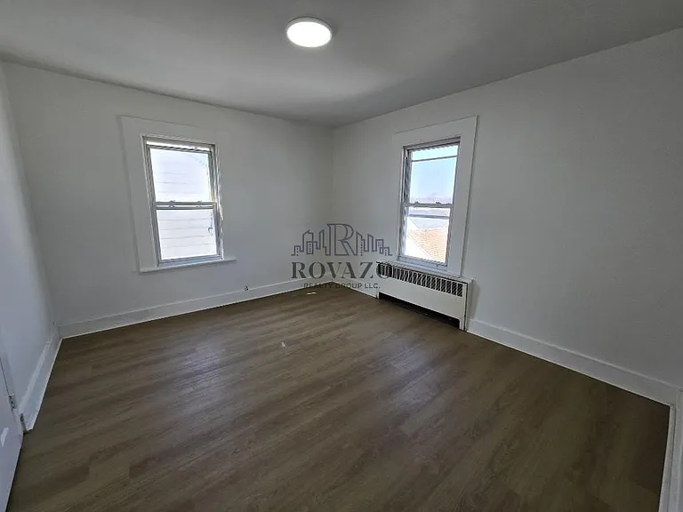 1580 Summit Ave — Photo 6