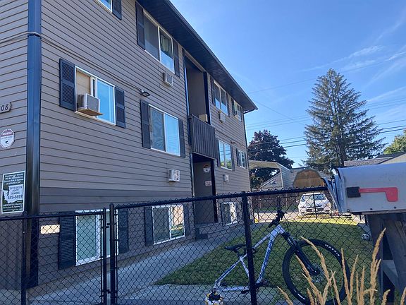 2nd image of 2808 E Everett Ave