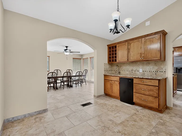 5612 Chelwood Park Blvd NE — Photo 10