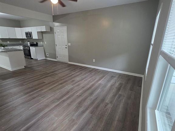 4th image of 191 Laura Ln