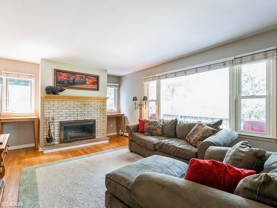 3707 N Oak Knoll Rd, Crystal Lake, IL 60012 Zillow